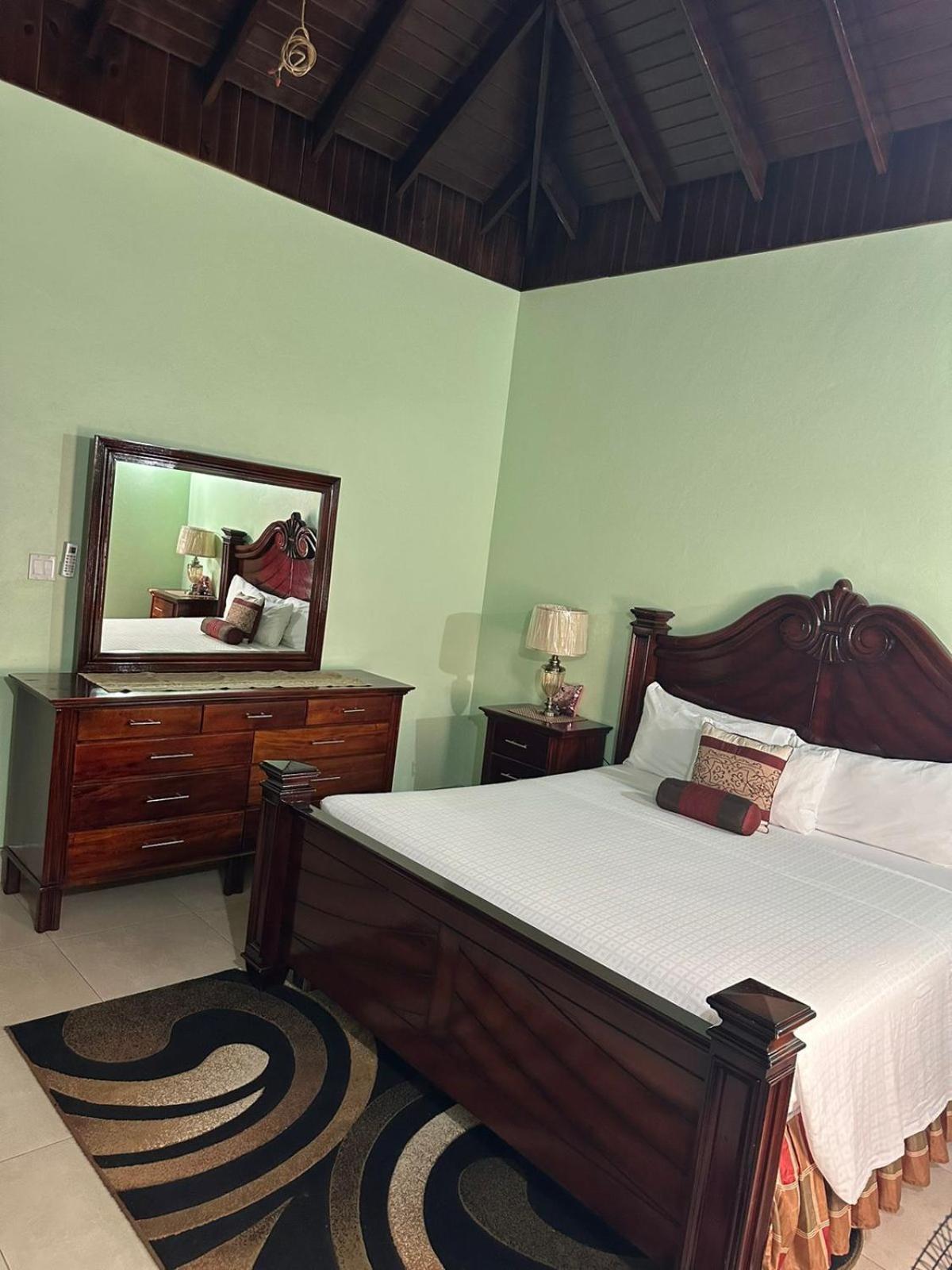 White House By White River Ocho Rios