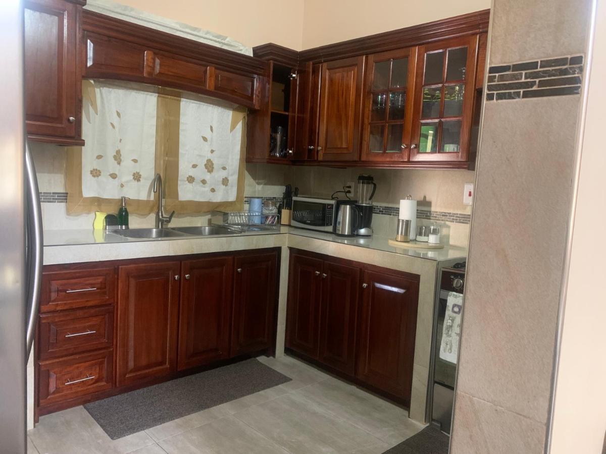 Apartment White House By White River Ocho Rios
