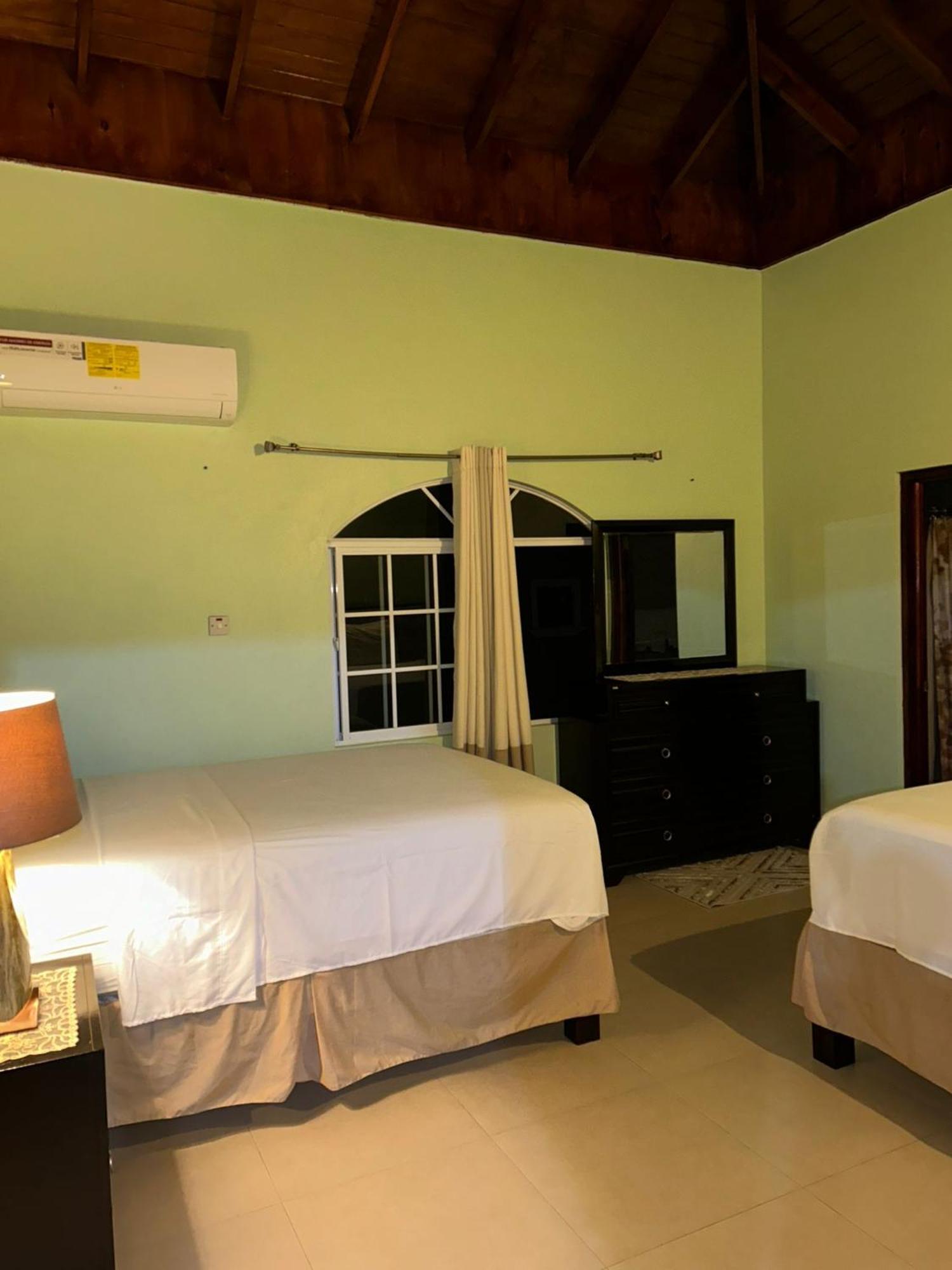 White House By White River Ocho Rios