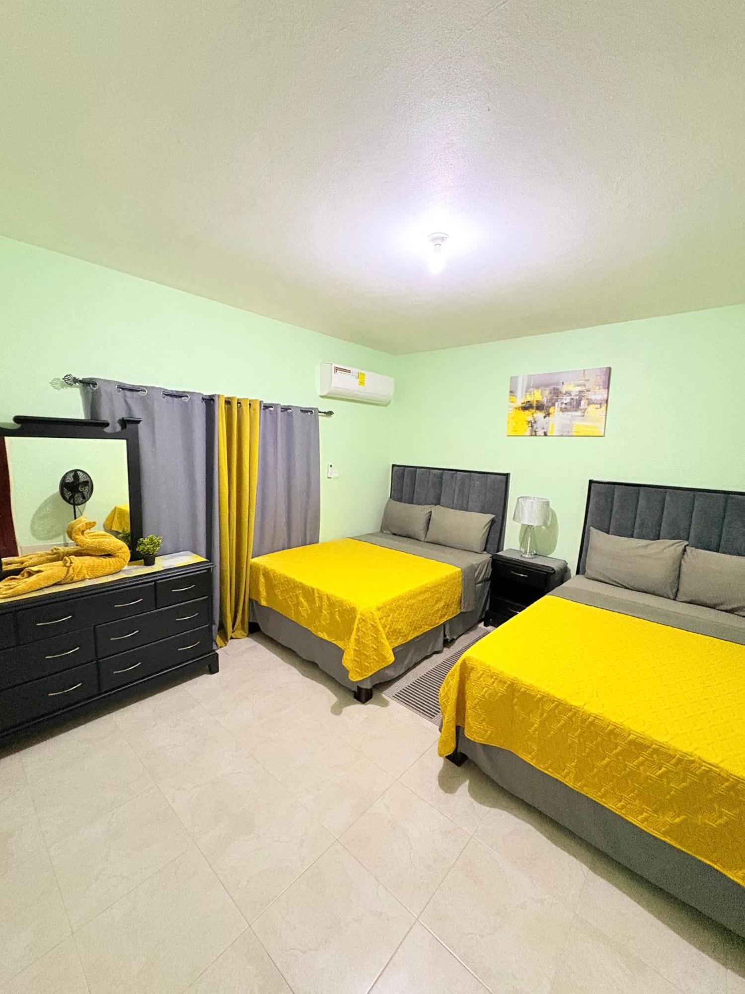 White House By White River * Ocho Rios